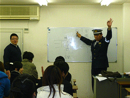 东滩区警察署安全讲习会:每年5月和11月